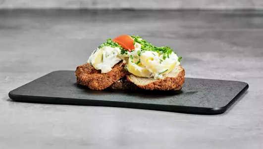 Hjemmelavet frikadelle med kartoffelsalat