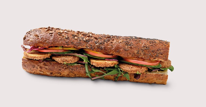 16. Falafel med hummus, avokado, kål og rød pesto