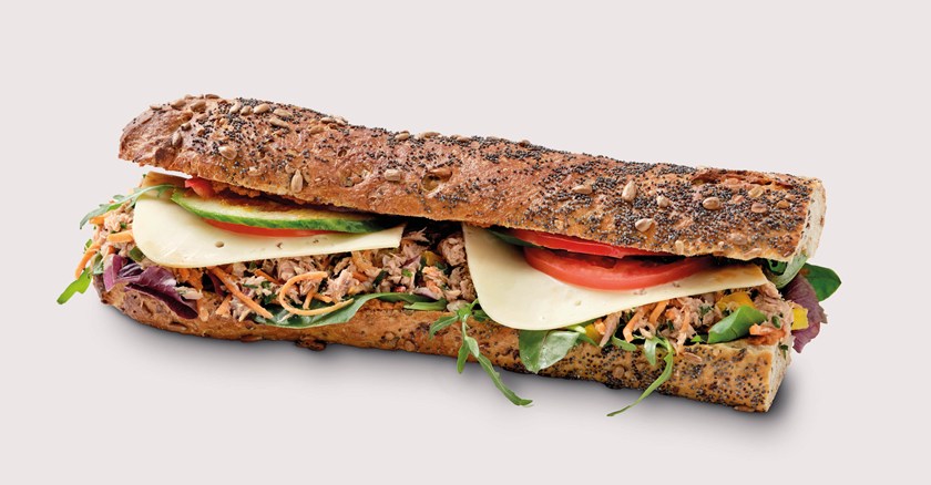 13. Tunsalat med emmentaler, avokado og pesto