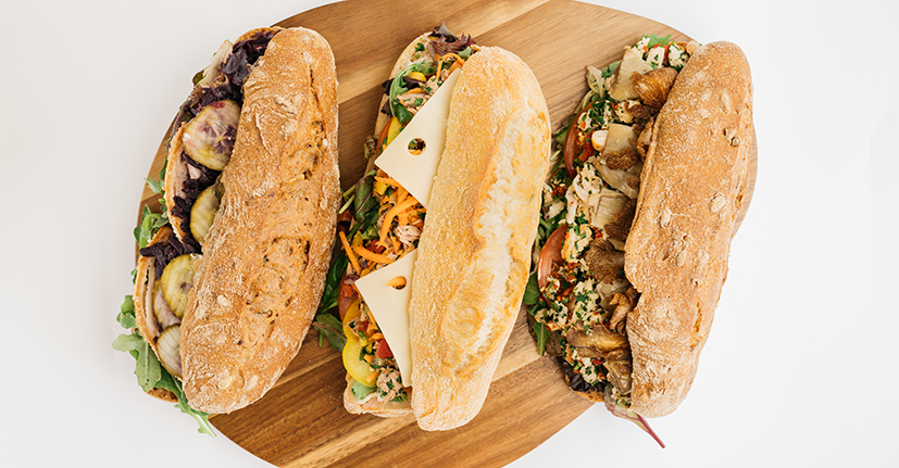 14. Røget laks smurt med cremet ost og purløg