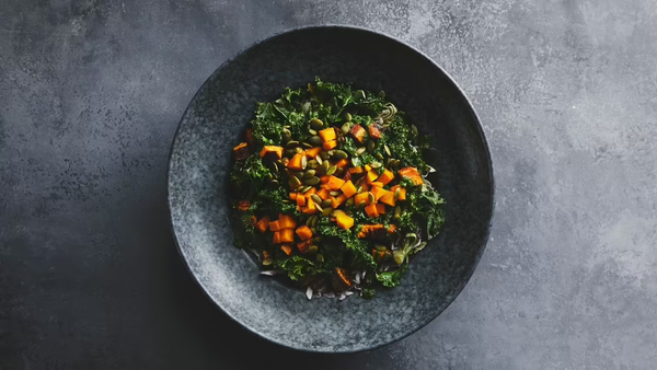 Sød kartoffel og grønkålssalat